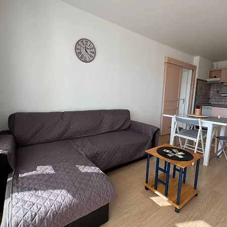 Apartment Near The - *